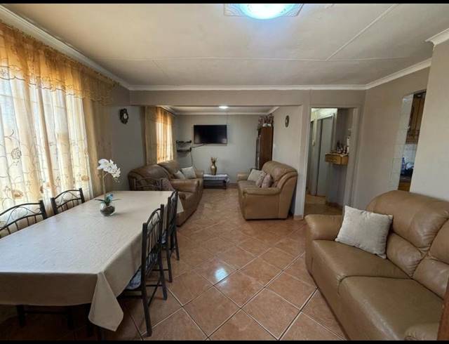 3 BEDROOM HOUSE FOR SALE IN LOTUS GARDENS